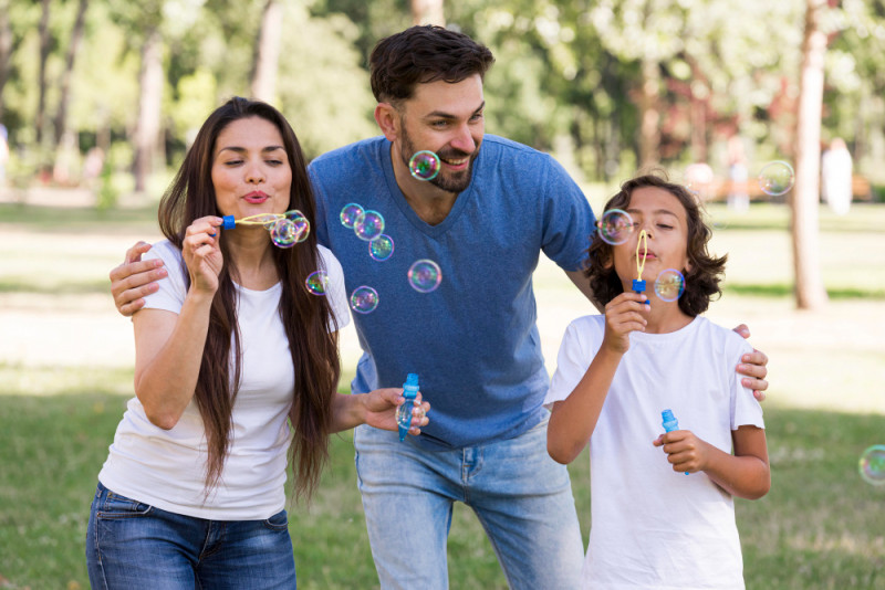 TV Show Parents - Happy Family